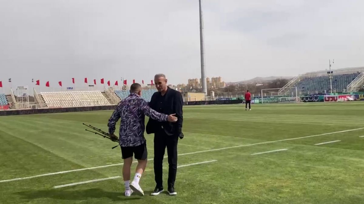 اختصاصی/ خوش و بش آلین دینکا مربی دروازه‌بان‌های تراکتور با یحیی گل‌محمدی