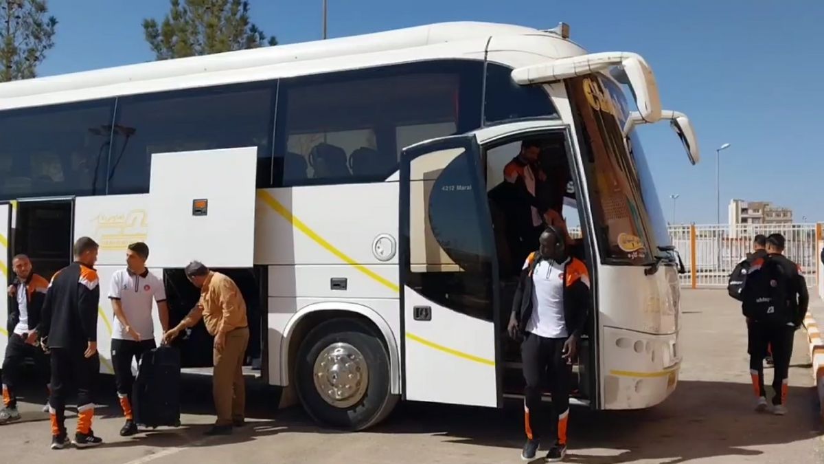 اختصاصی/ ورود تیم مس کرمان به ورزشگاه باهنر برای تقابل با فولاد خوزستان