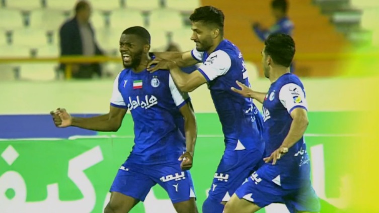 گل دوم استقلال به گل گهر (کوین یامگا - پنالتی)