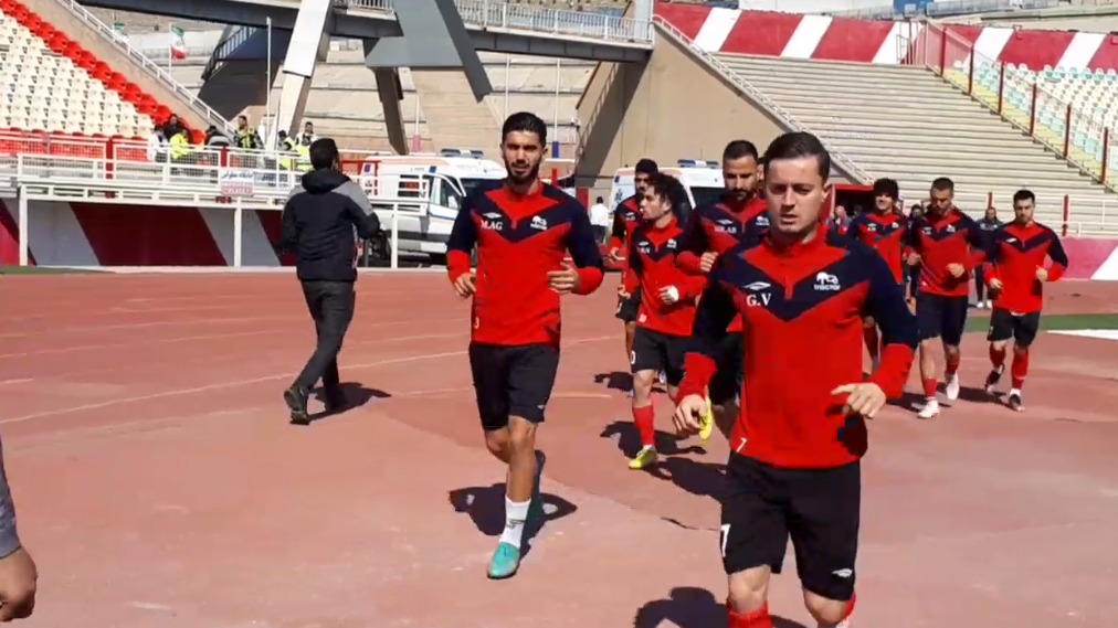 اختصاصی/ گرم کردن بازیکنان مس رفسنجان و تراکتور پیش از بازی دو تیم