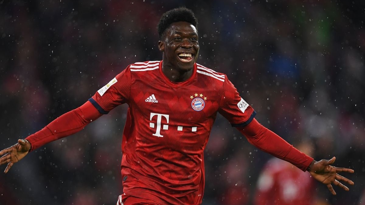 خلاصه بازی بایرن مونیخ 5-3 آگزبورگ