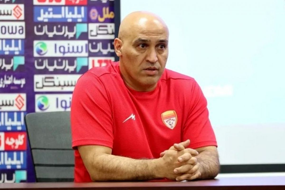 منصوریان: تیم ما سینوسی کار می کند/ هیچکس قرار نیست از بیرون به فولاد و هوادارانش کمک کند