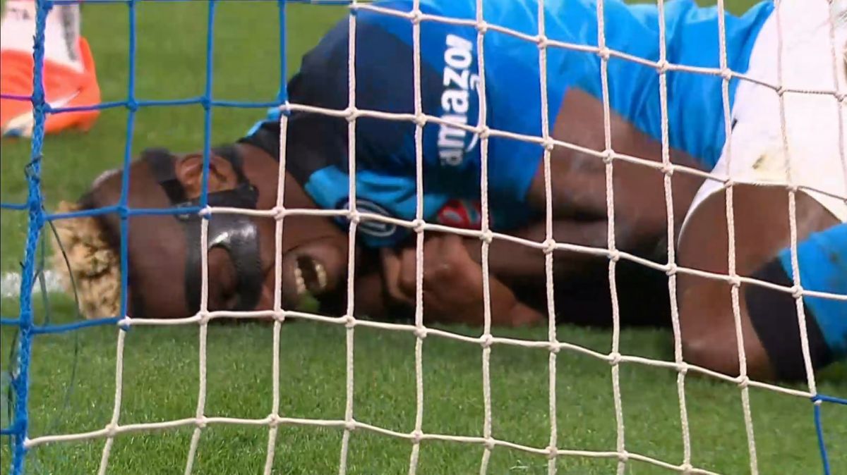 گل دوم ناپولی به اینتراخت فرانکفورت (دبل اوسیمن)