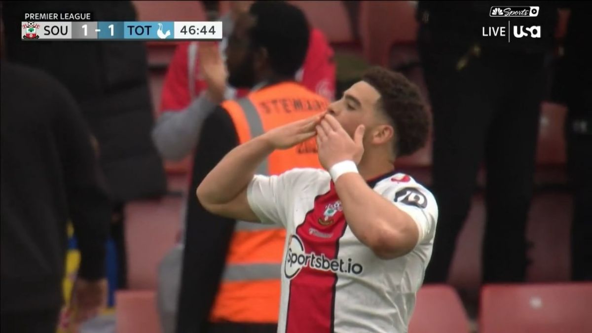 گل اول ساوتهمپتون به تاتنهام (چه آدامز)