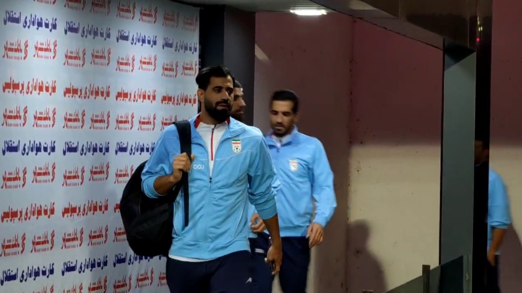 اختصاصی/ ورود تیم داوران و تیم های ایران و روسیه به ورزشگاه آزادی