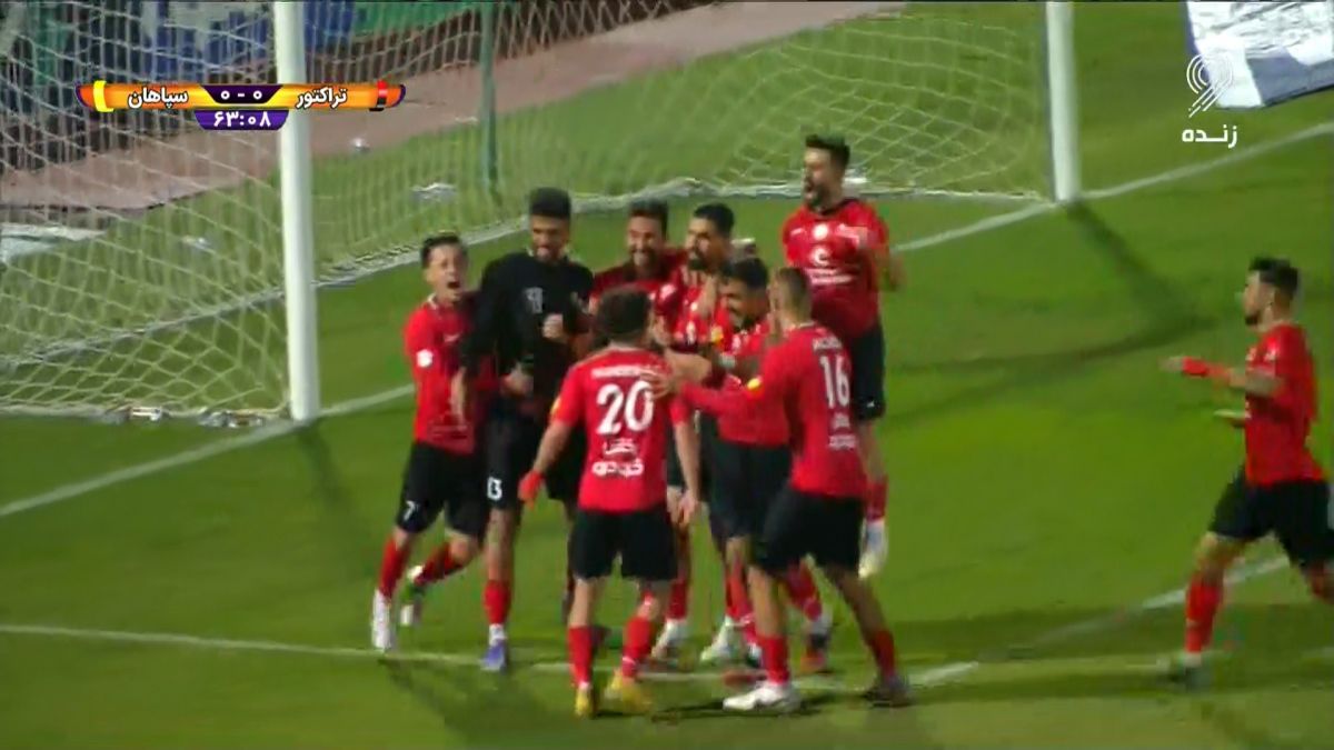 گل اول تراکتور به سپاهان (رضا اسدی)