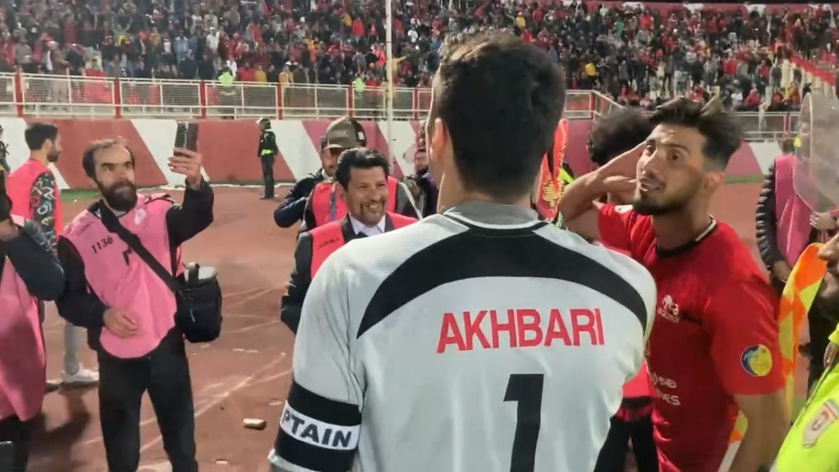 اختصاصی/ شادی بازیکنان تراکتور با هواداران پس از برتری مقابل سپاهان