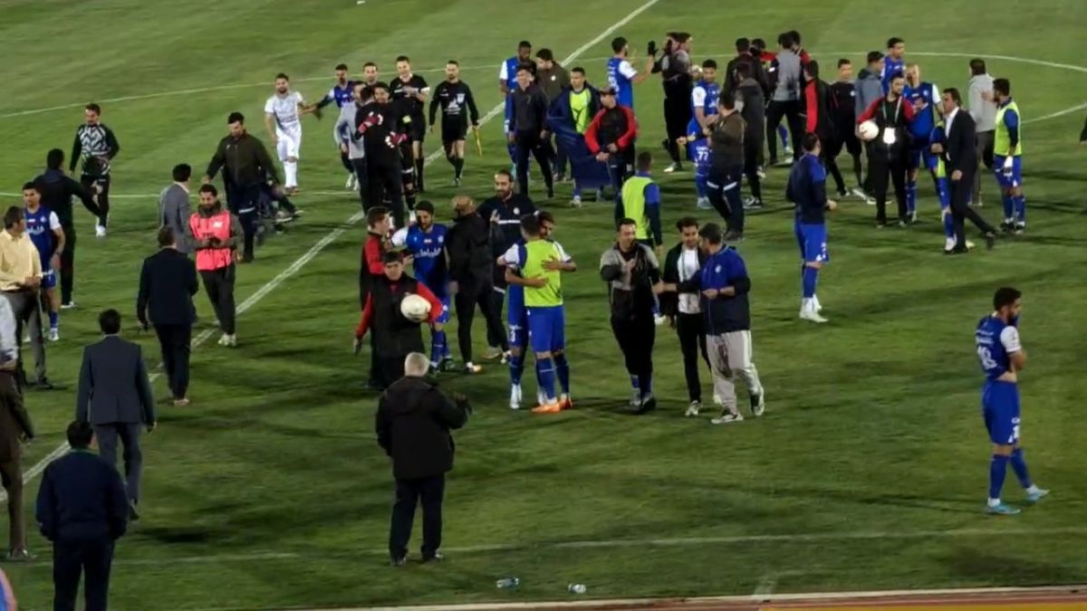 اختصاصی/ شادی بازیکنان و هواداران استقلال پس از برتری مقابل آلومینیوم اراک