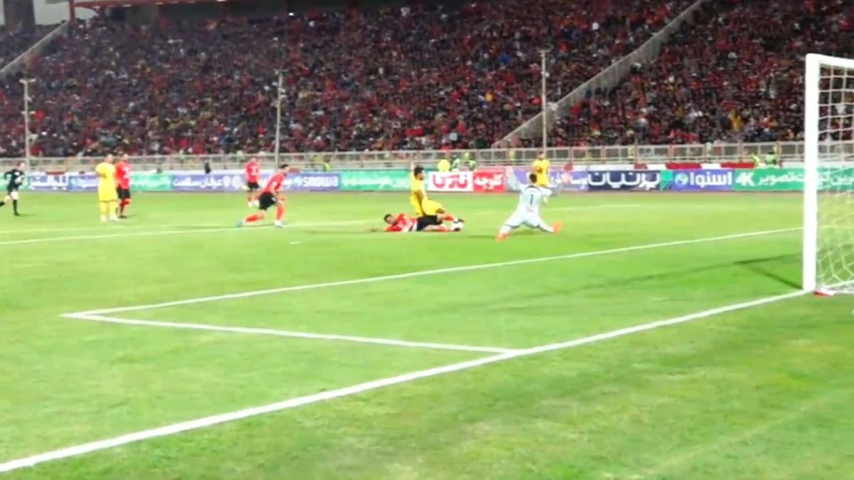 باشگاه سپاهان با انتشار این ویدیو به عدم اعلام دو پنالتی مقابل تراکتور اعتراض کرد