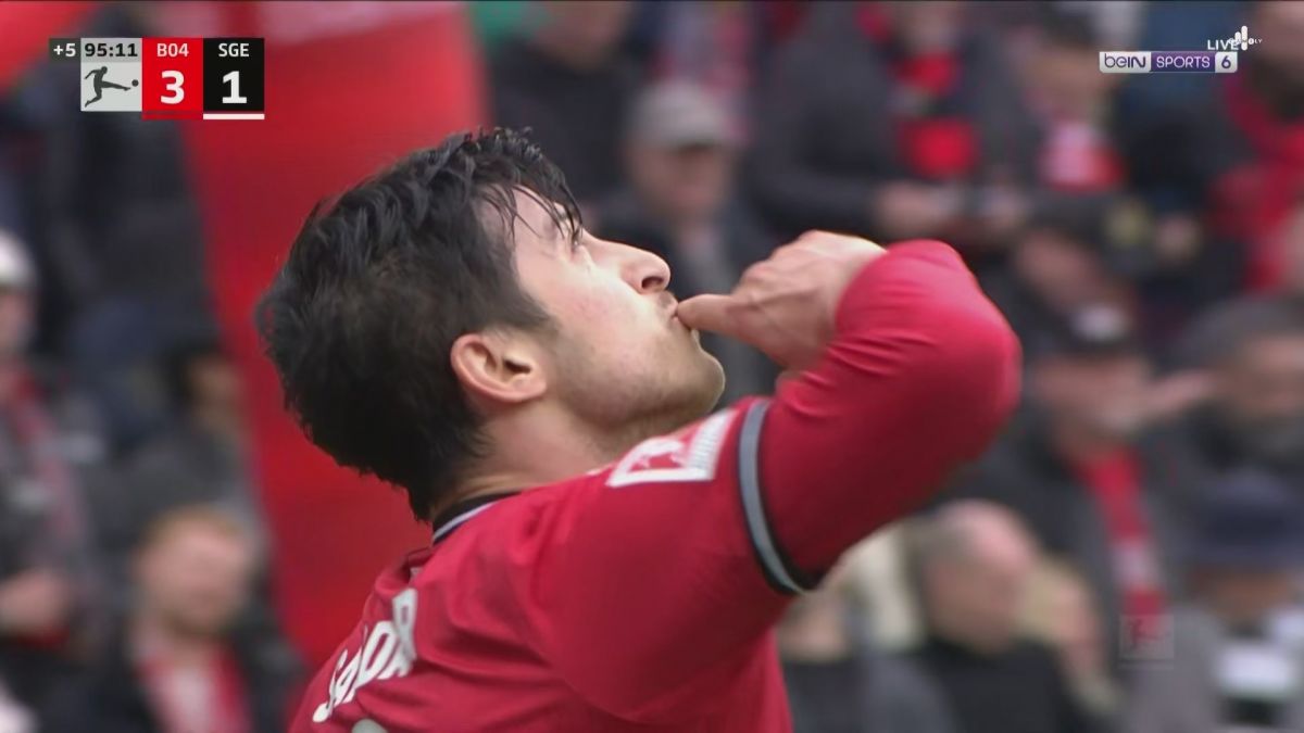 گل سوم بایر لورکوزن به اینتراخت فرانکفورت (سردار آزمون)