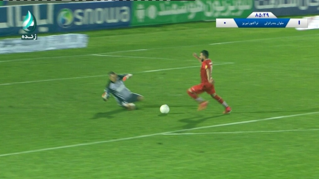 گل اول تراکتور به ملوان (رضا اسدی با پنالتی جنجالی)