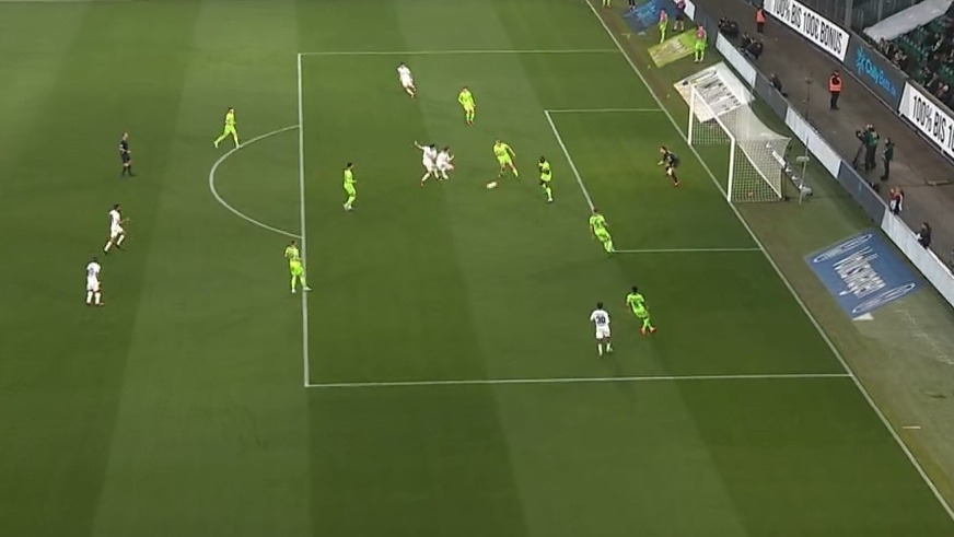 بدشانسی سردار آزمون و برخورد شوت این بازیکن به تیر دروازه وولفسبورگ