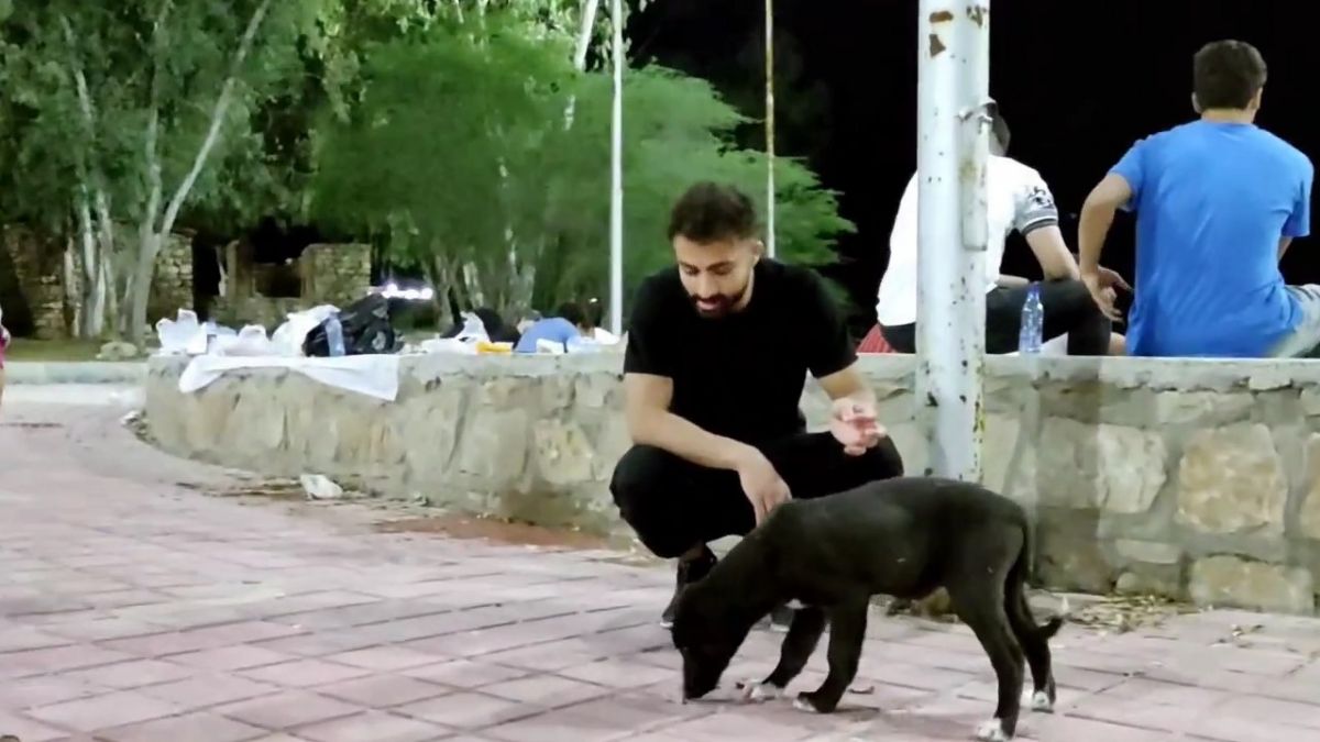 اختصاصی/ دورهمی و مراسم افطار بازیکنان نفت مسجدسلیمان به صرف کباب و موزیک بندری