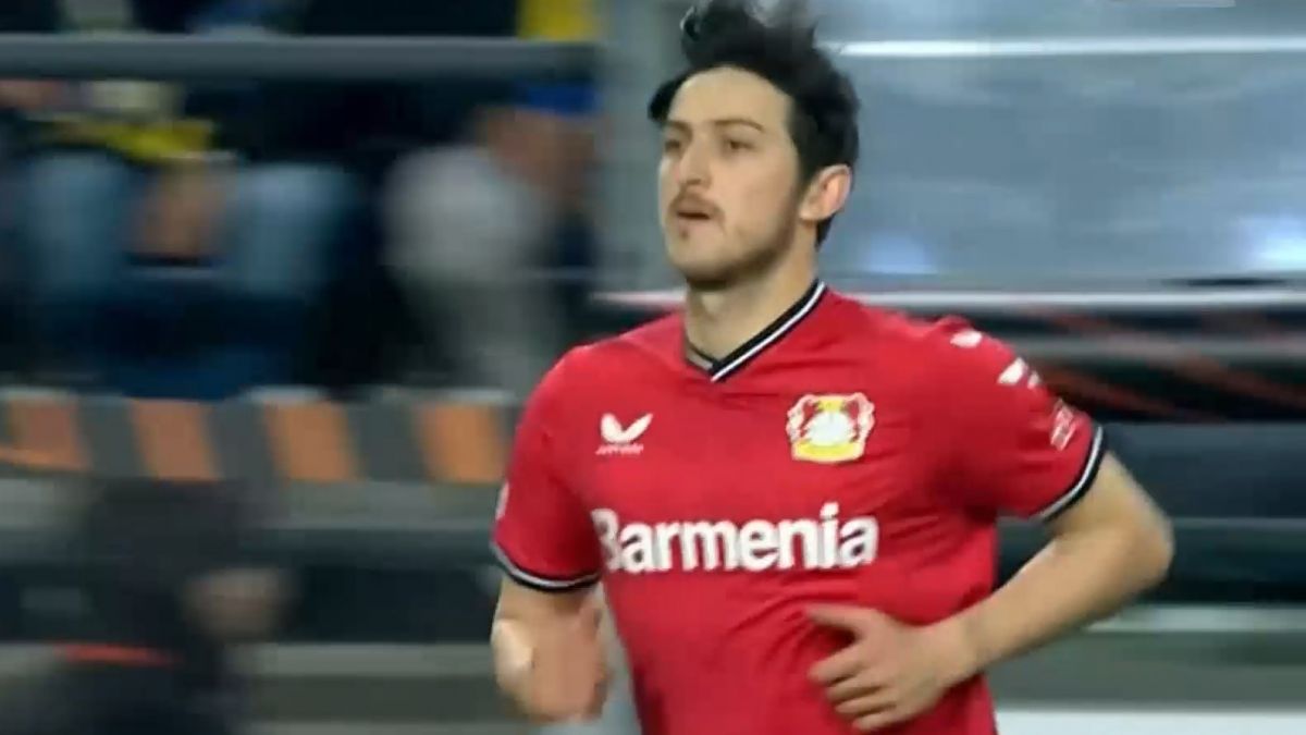 عملکرد سردار آزمون در بازی سن ژیلواز 1-4 بایرلورکوزن