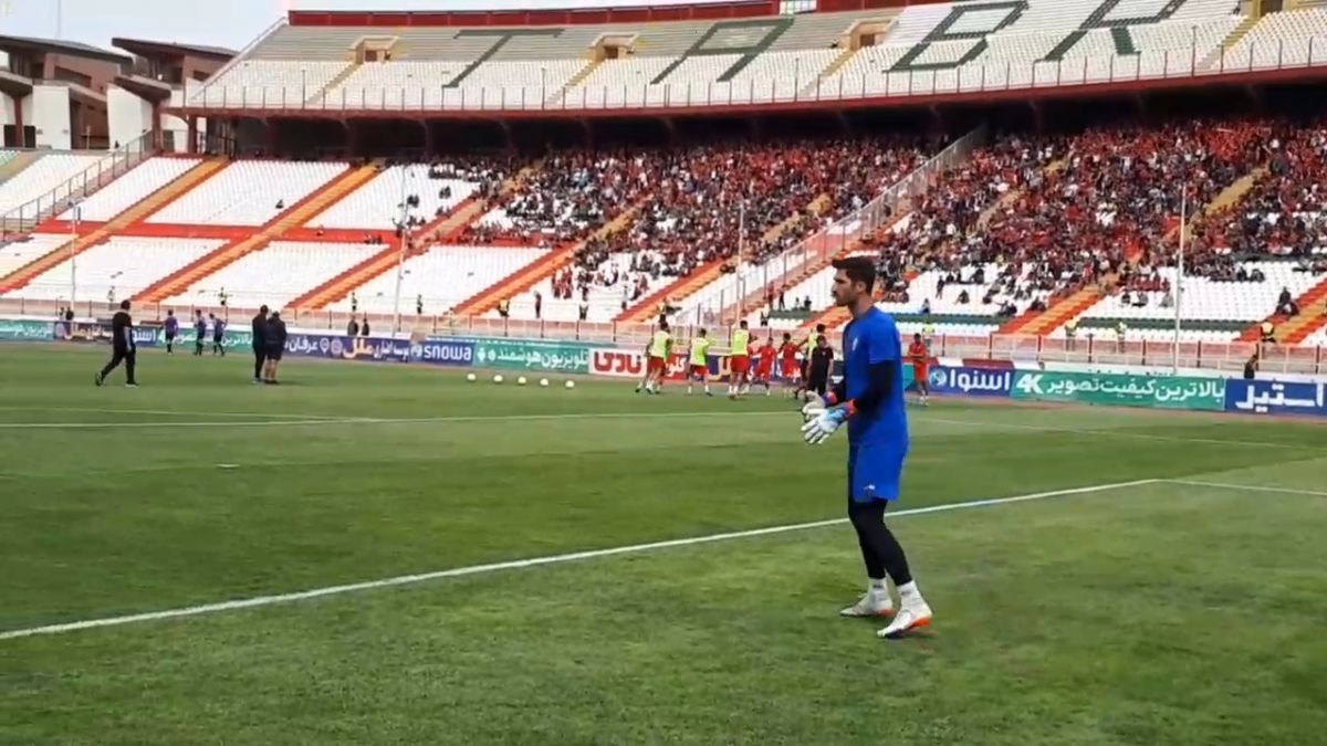 اختصاصی/ گرم کردن بازیکنان پیش از تقابل تراکتور و پیکان