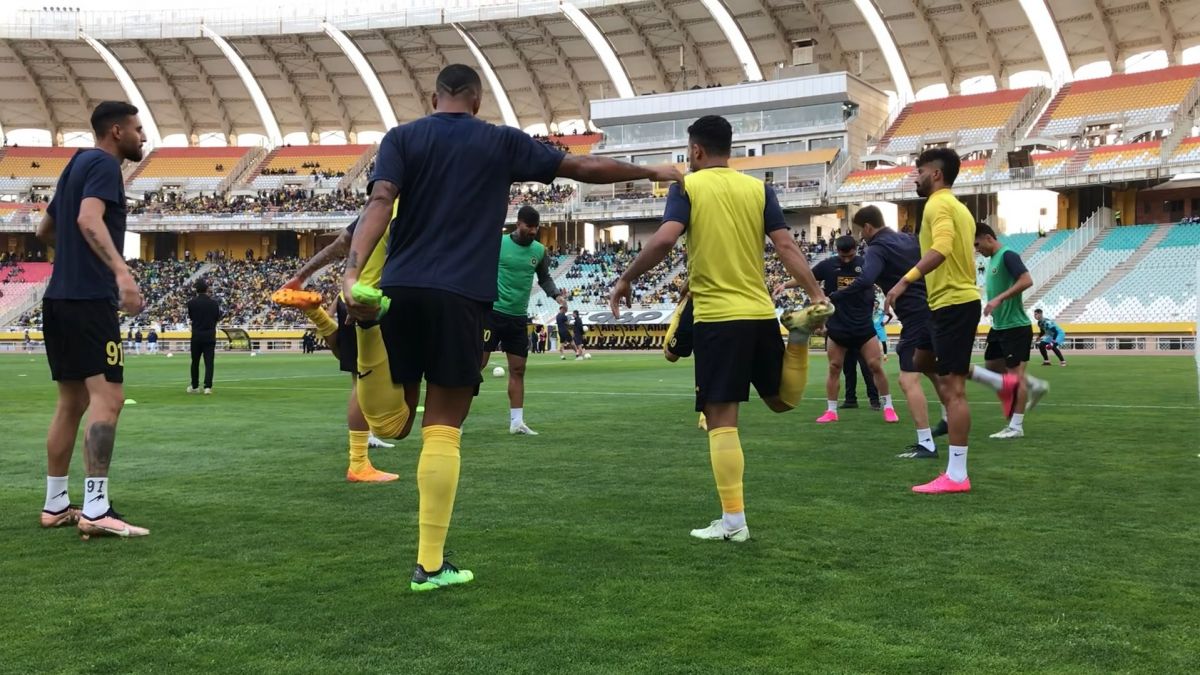 اختصاصی/ ورود و گرم کردن بازیکنان سپاهان و ملوان در ورزشگاه نقش جهان