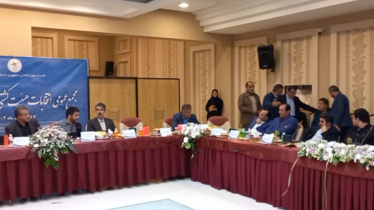 اختصاصی/ درگیری علیرضا دبیر با یک خبرنگار و اخراج او از مجمع انتخابات ریاست هیات کشتی مازندران