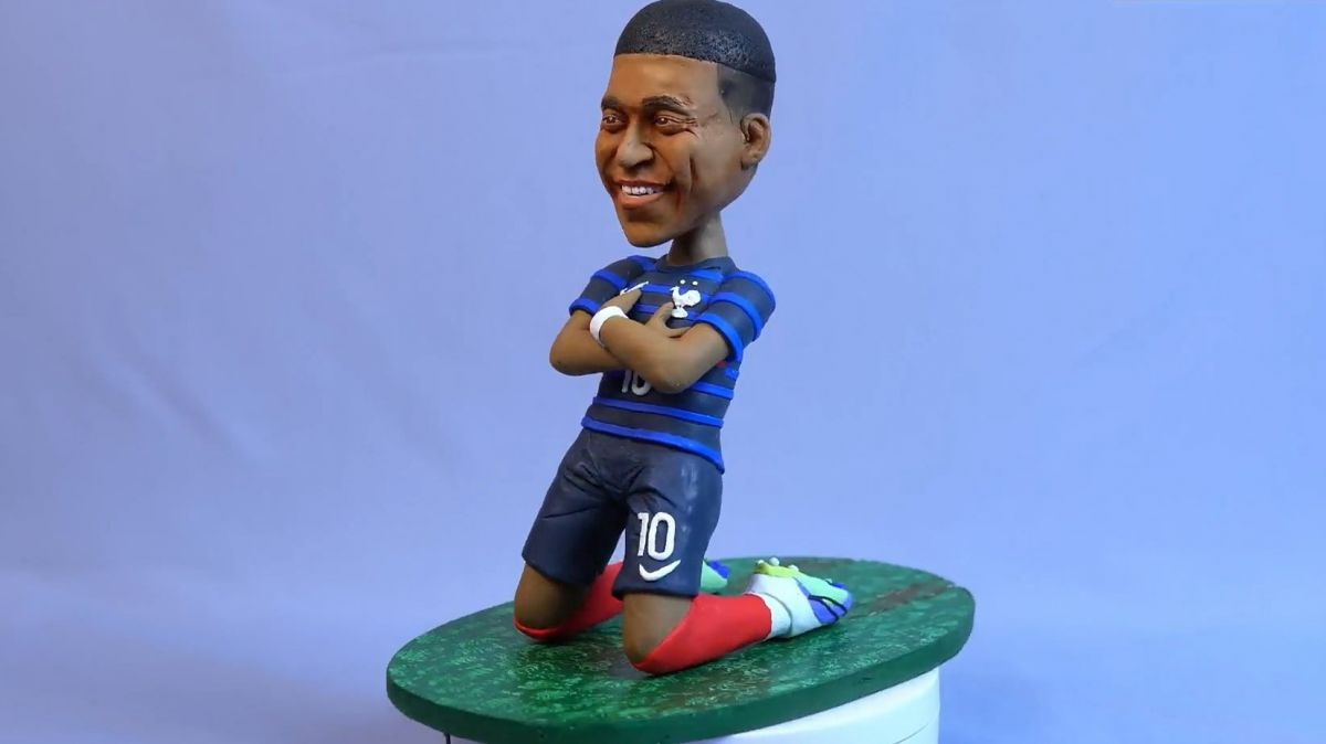 نگاهی به روند جالب ساخت مجسمه از کیلیان امپاپه