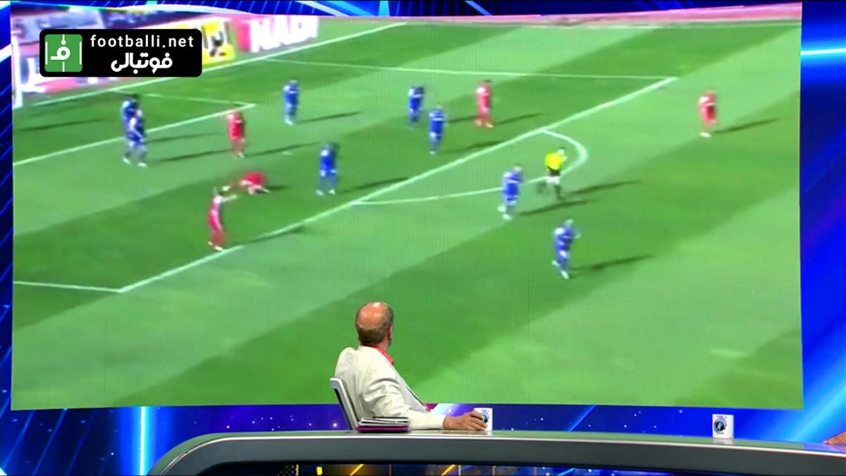 فوتبال برتر/ کارشناسی داوری دو صحنه مشکوک دربی توسط عسگری و محمد فنایی