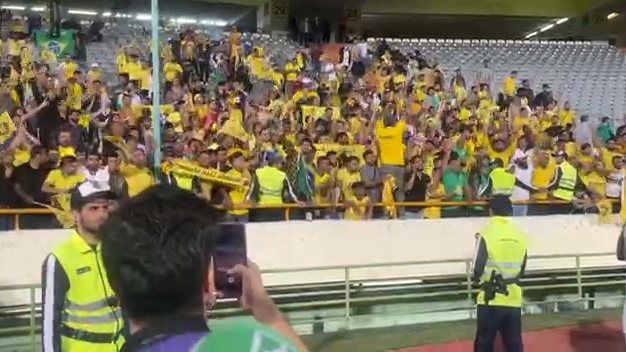 اختصاصی/ شادی هواداران نفت آبادان و ویسی پس از تساوی مقابل استقلال