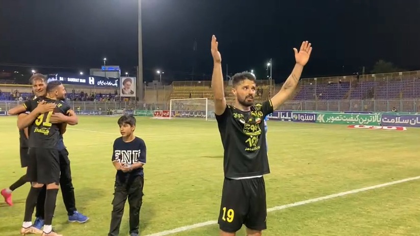 اختصاصی/ سرود قهرمانی هواداران سپاهان همراه با بازیکنان پس از برتری مقابل نفت مسجدسلیمان