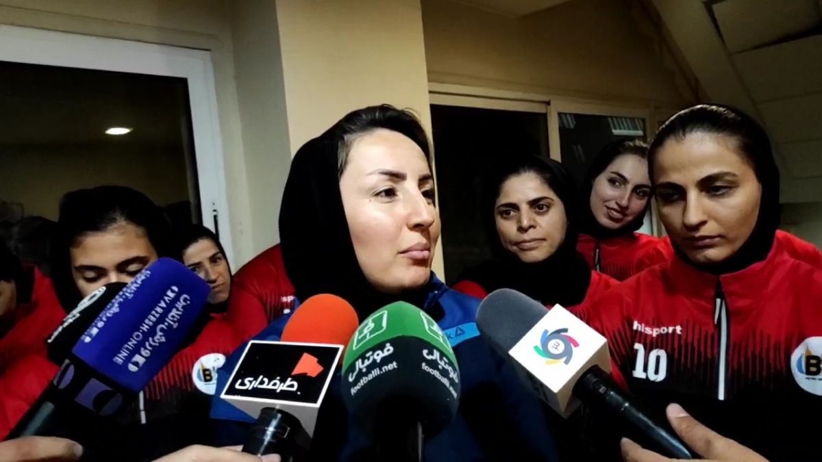 اختصاصی/ صحبتهای سرمربی و کاپیتان تیم فوتسال بانوان گلبرگ تاکستان که به تازگی به لیگ برتر صعود کردهاند