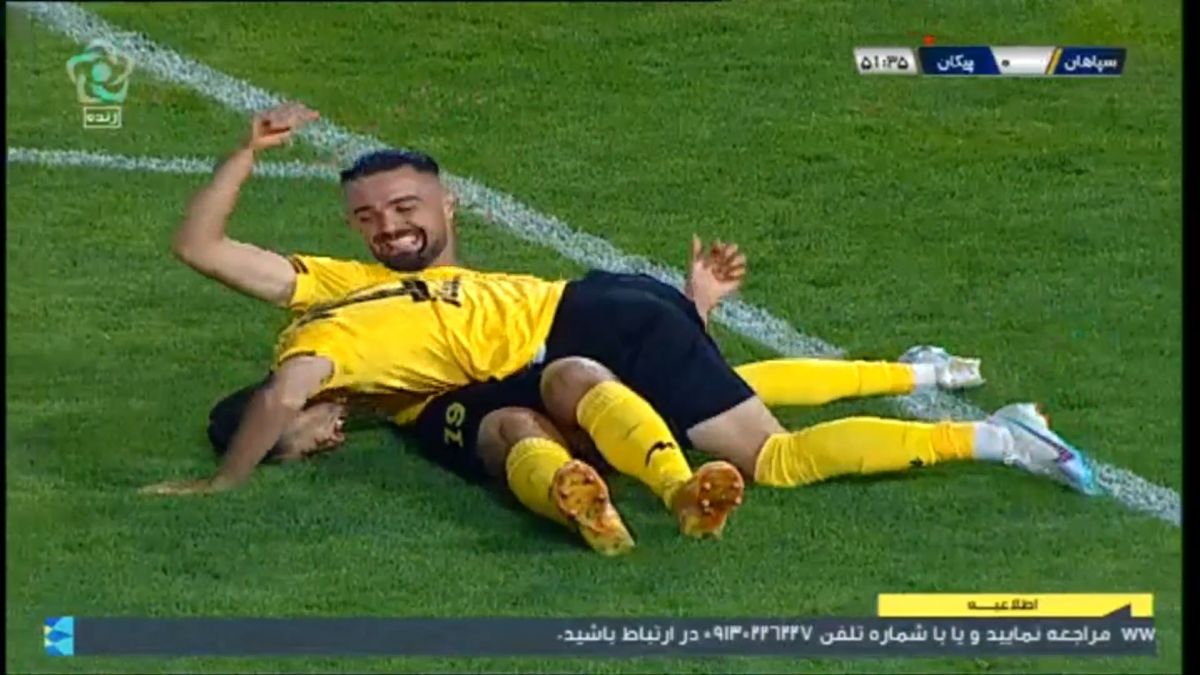 گل سوم سپاهان به پیکان (نورافکن)