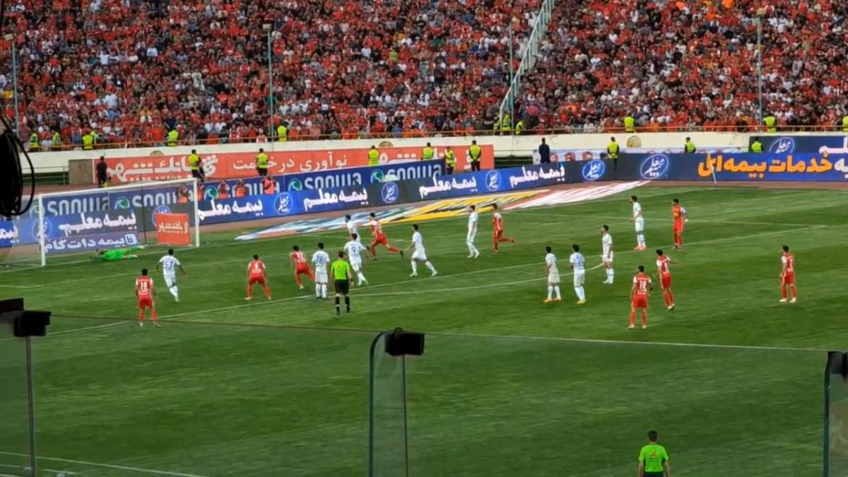 اختصاصی/ ضربه ایستگاهی زیبای مهدی ترابی به گل گهر از زاویه دوربین فوتبالی