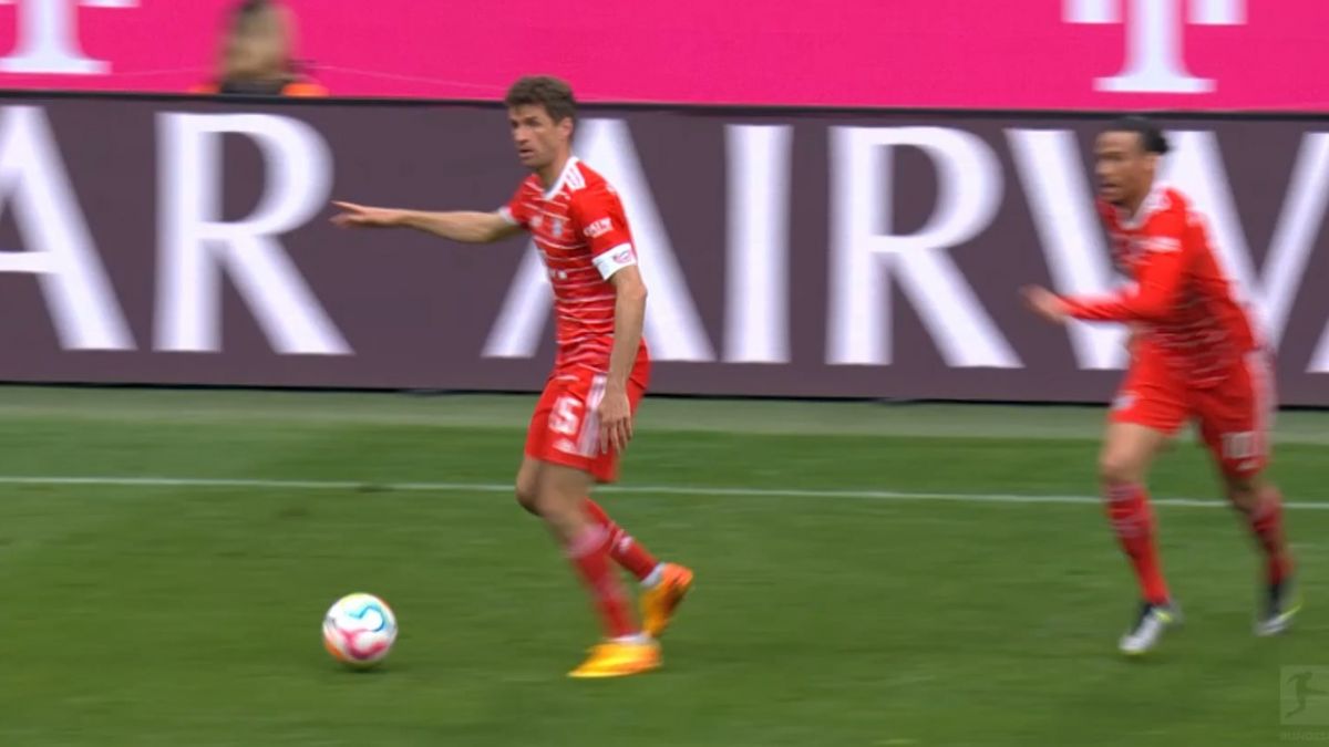 گل اول بایرن‌ مونیخ به شالکه (توماس مولر)