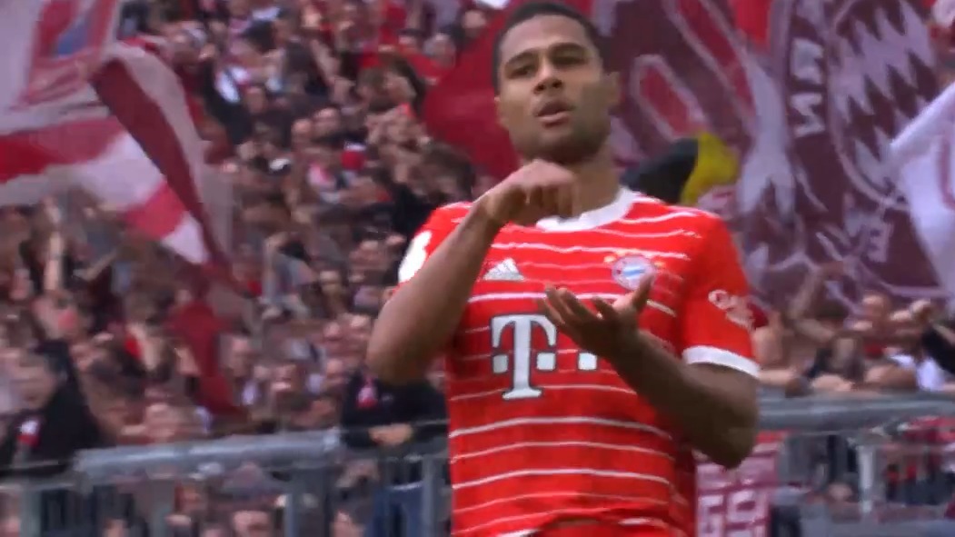 گل سوم بایرن‌ مونیخ به شالکه (گنبری)