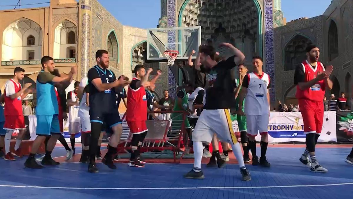 اختصاصی/ حرکات نمایشی گروه عاج فیل در مراسم رونمایی از کاپ جام جهانی