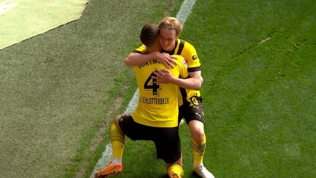 گل سوم دورتموند به آگزبورگ (برانت)