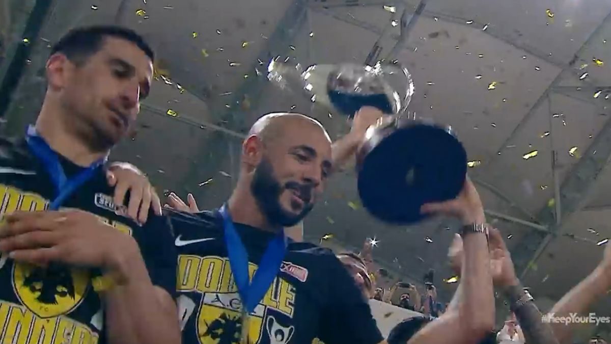 جشن قهرمانی آاک در جام حذفی با حضور حاج صفی و میلاد محمدی