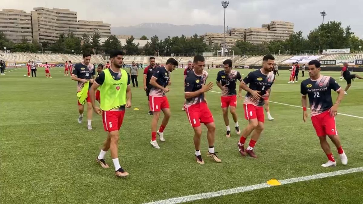 اختصاصی/ گرم کردن بازیکنان پرسپولیس و هوادار پیش از نیمه نهایی جام حذفی