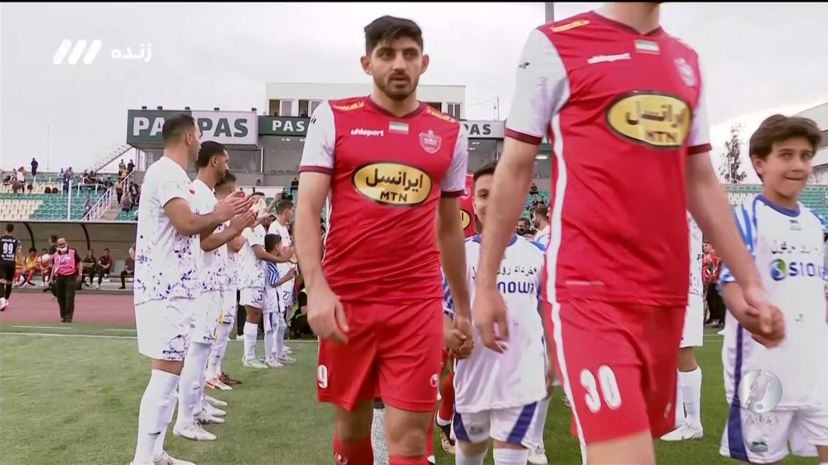 تونل افتخار بازیکنان هوادار برای بازیکنان پرسپولیس به مناسبت قهرمانی لیگ برتر