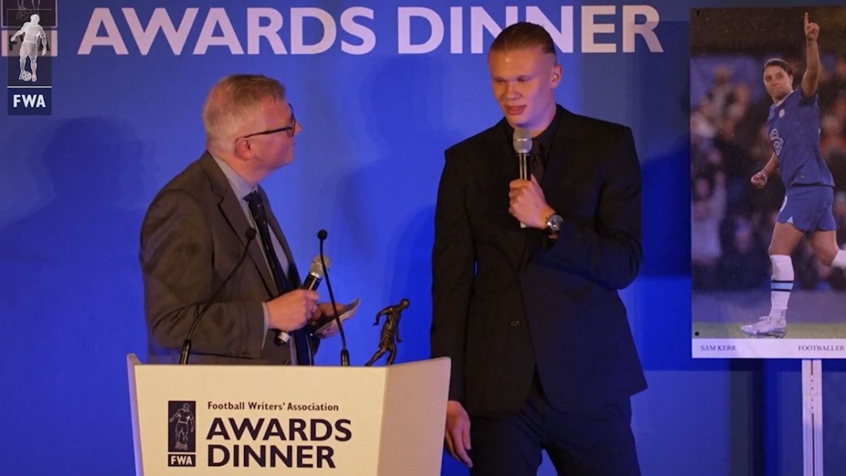 اهدای جایزه ورزشی نویسان به ارلینگ هالند