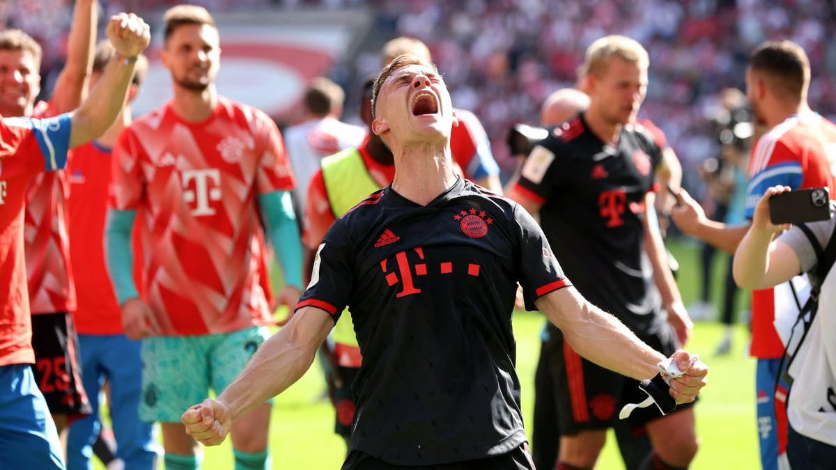 سوت پایان بازی و جشن قهرمانی بازیکنان بایرن مونیخ در بوندسلیگا