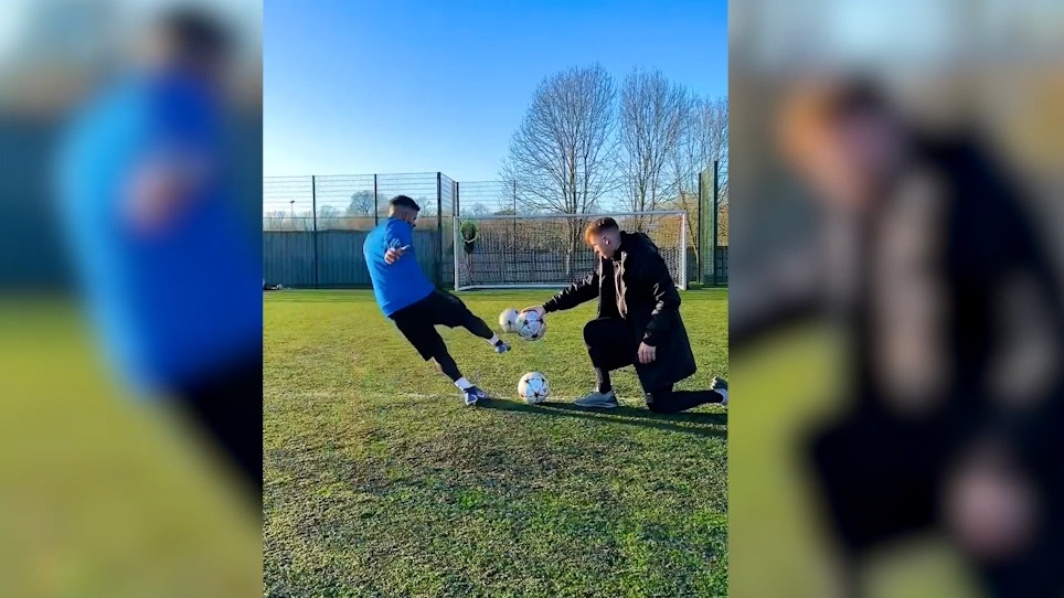 حرکات تکنیکی و نمایشی با توپ فوتبال