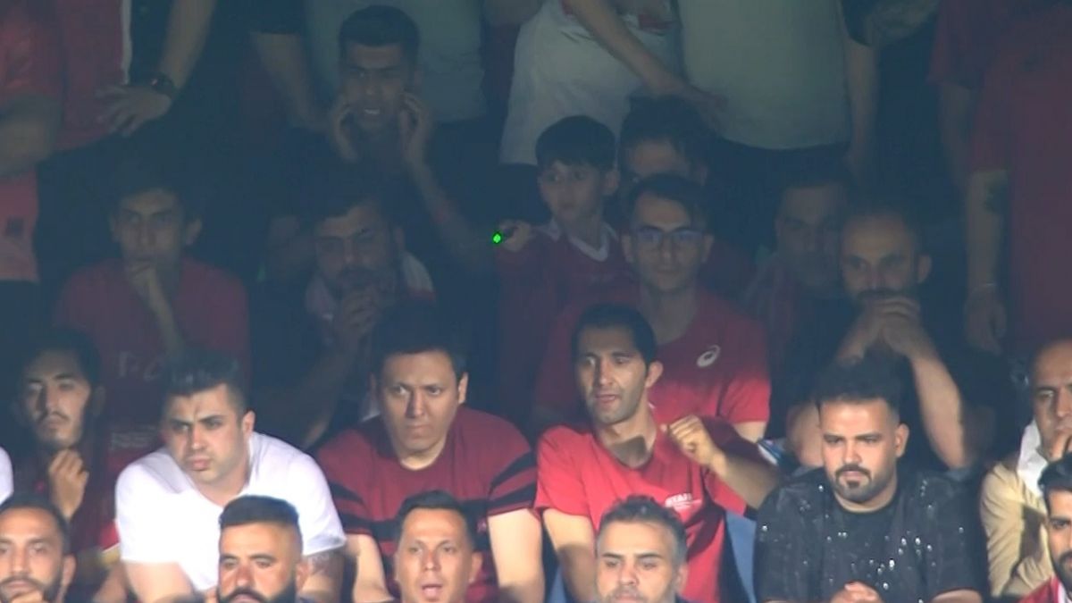 شناسایی یک لیزرانداز خردسال در فینال جام حذفی