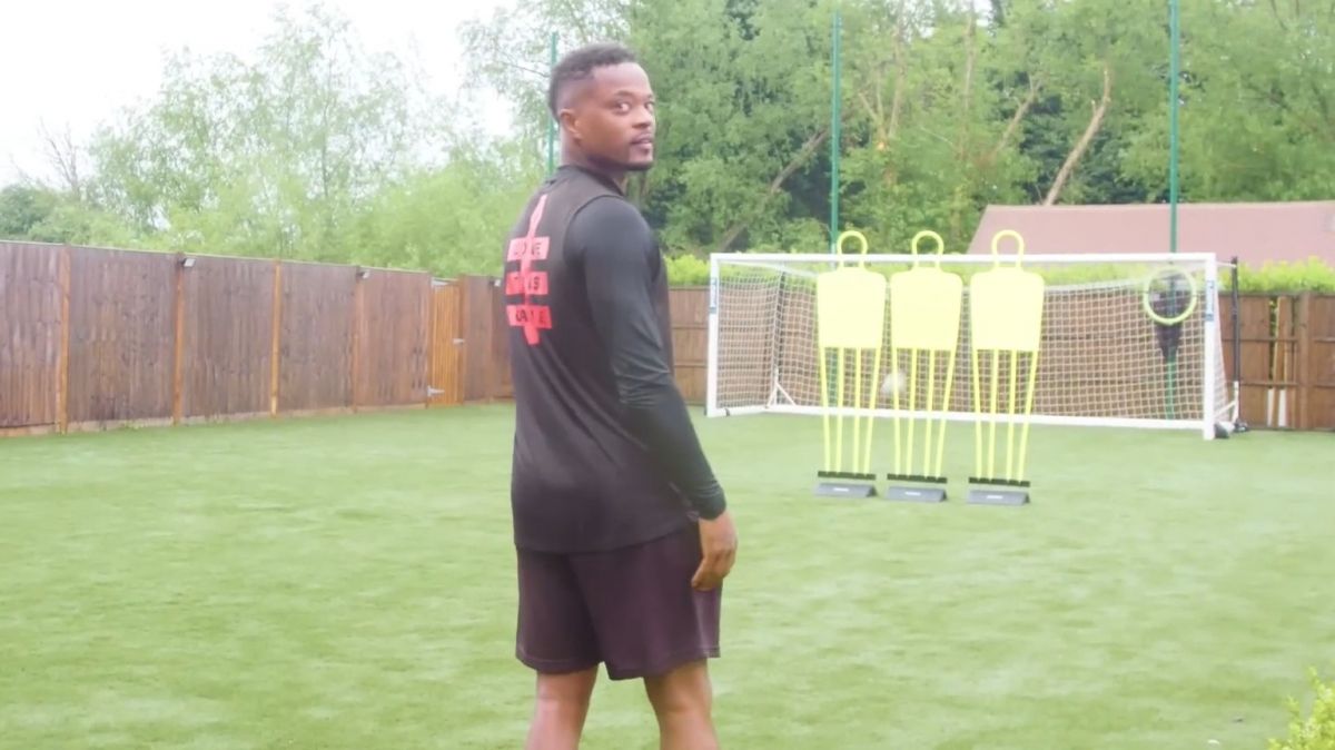 تمرینات پنالتی و ضربات از فواصل دور و نزدیک با ستاره سابق منچستر یونایتد "پاتریس اورا"