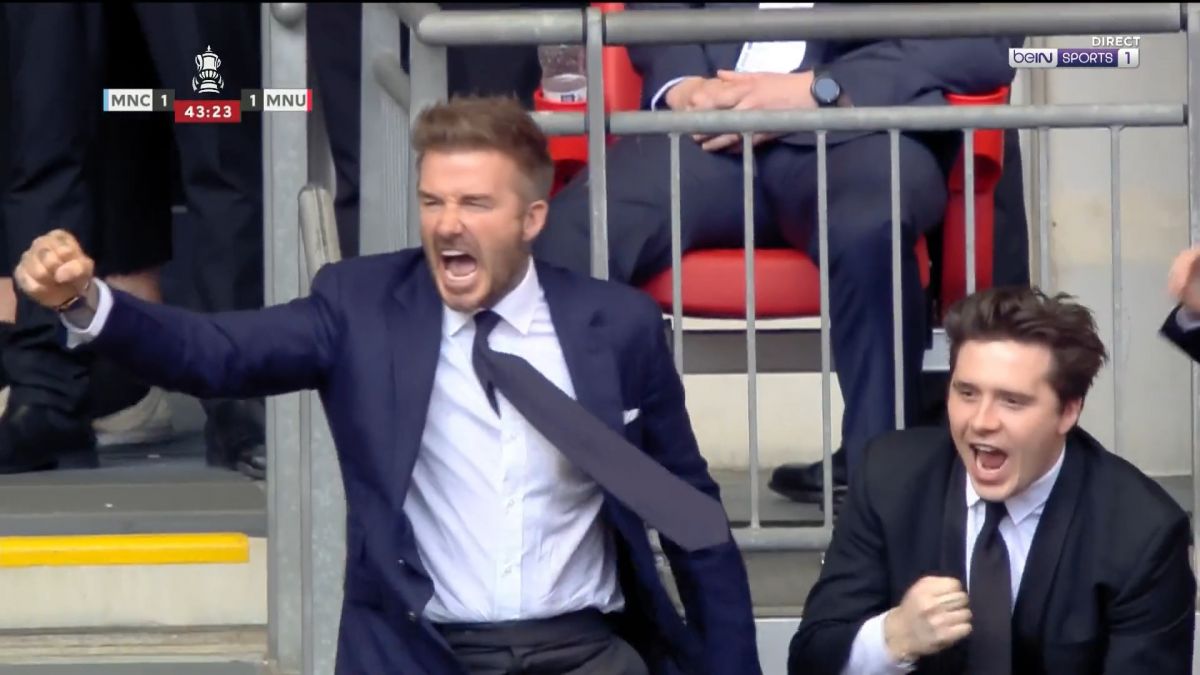 خوشحالی دیوید بکام و فرزندش پس از گل منچستریونایتد