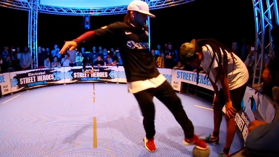 مسابقه فوتبال تک به تک یا همان به اصطلاح خودمان "گل کوچیک"