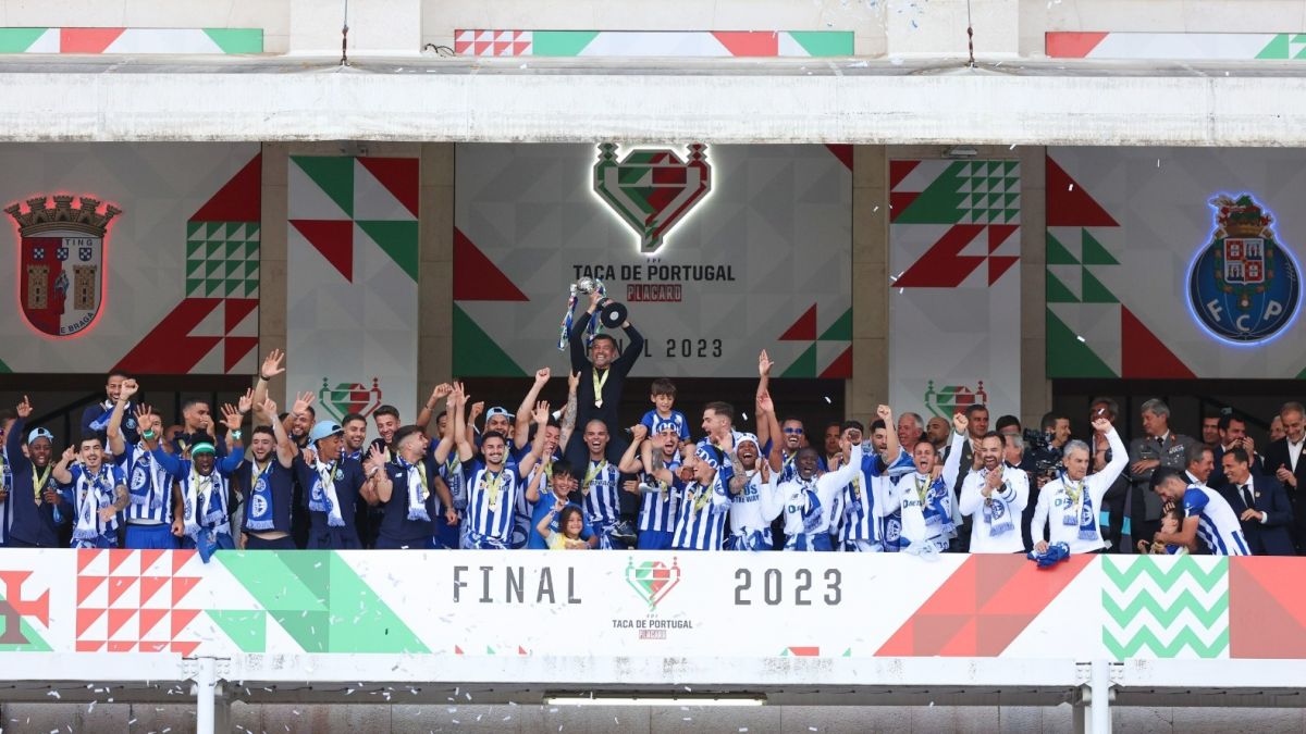 مراسم اهدای جام قهرمانی حذفی پرتغال در فصل 23-2022 به پورتو