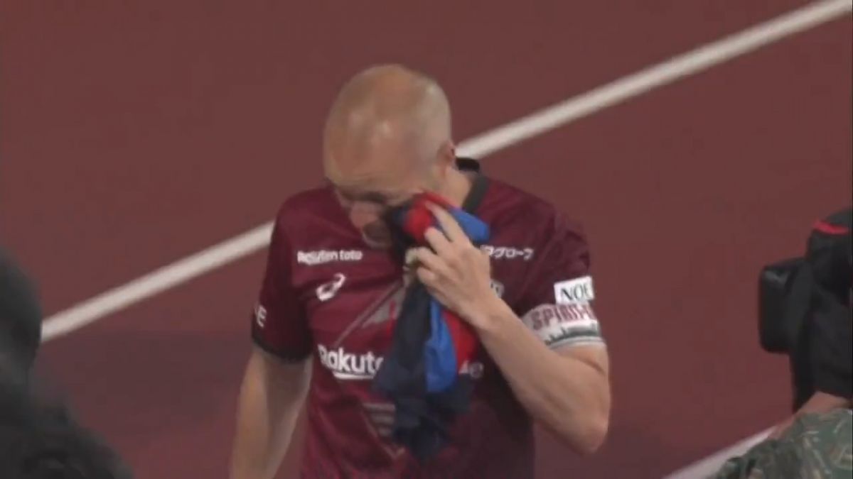 اشک های آندرس اینیستا پس از خداحافظی از فوتبال