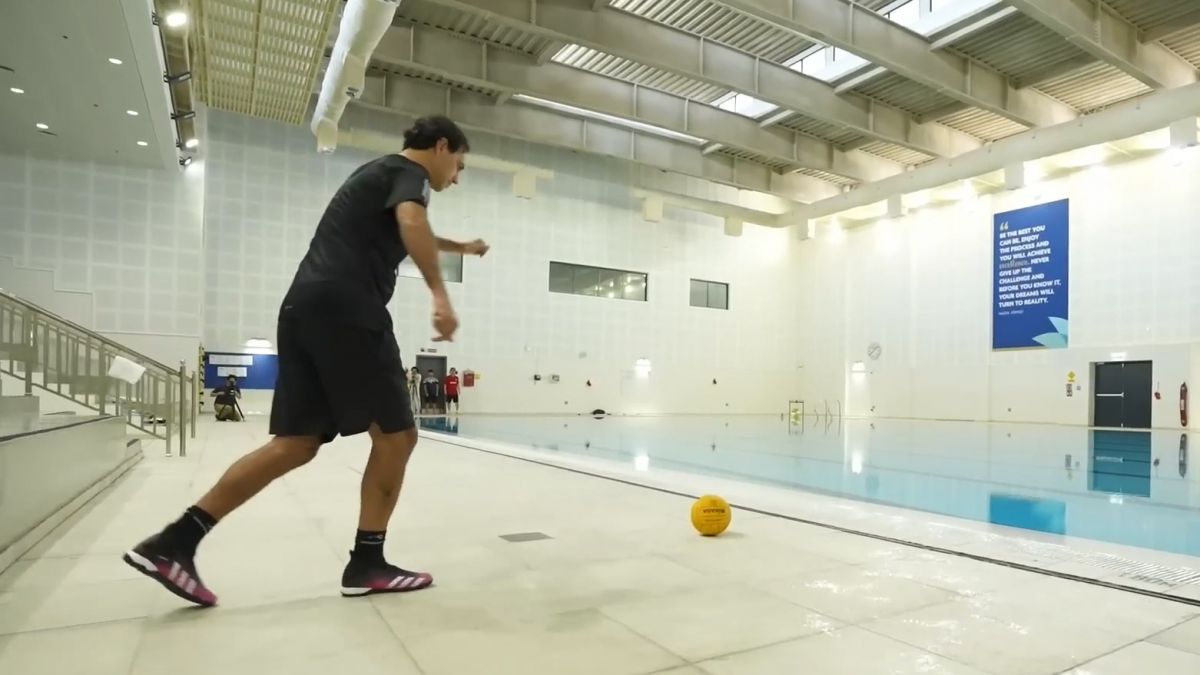 ضربات از راه دور در استخر با حضور "الساندرو نستا" ستاره یک ده قبل تیم ملی ایتالیا و باشگاه میلان