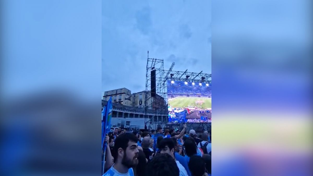 اختصاصی/ اینجا هر روز جشن است! شهر ناپل همچنان حال و هوای قهرمانی دارد