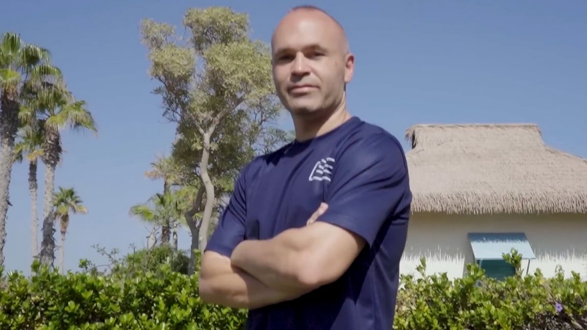 کنترل کردن توپ فوتبال تا توپ تنیس با حضور آندرس اینیستا