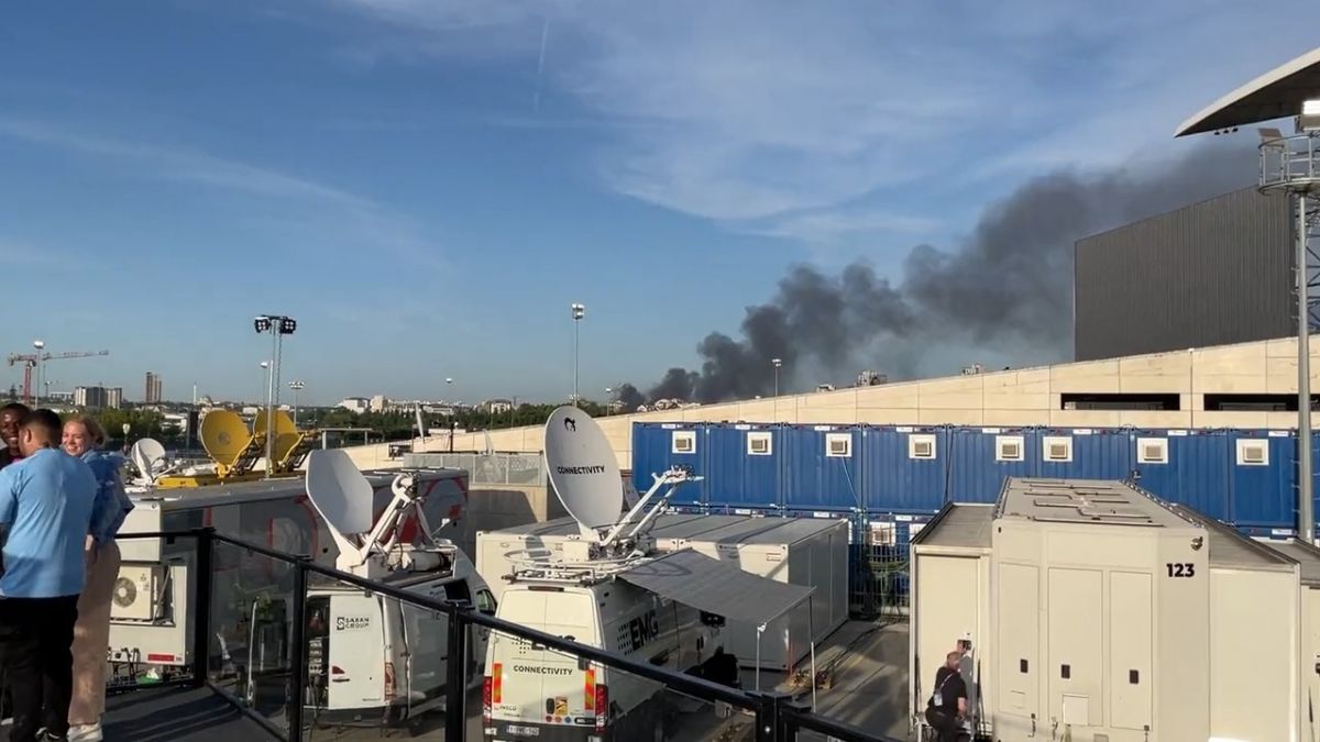 آتش سوزی در اطراف ورزشگاه آتاترک در کمتر از سه ساعت تا آغاز فینال لیگ قهرمانان اروپا