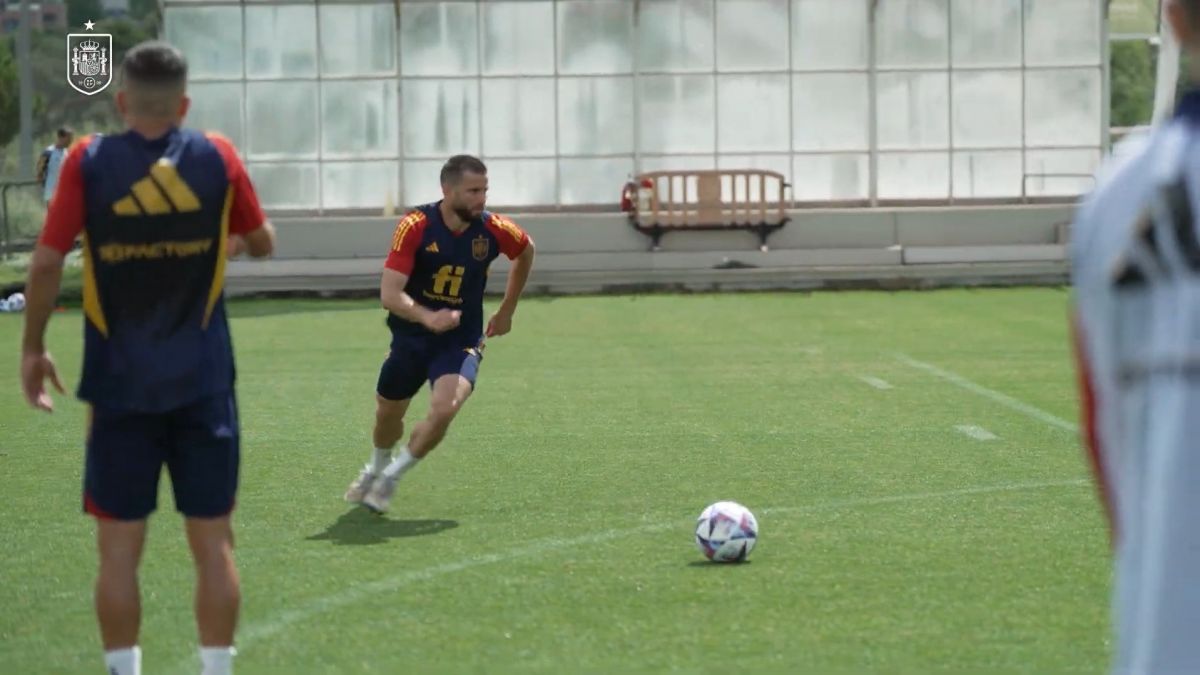 تمرین گلزنی بازیکنان اسپانیا پیش از تقابل با ایتالیا در نیمه نهایی لیگ ملتهای اروپا