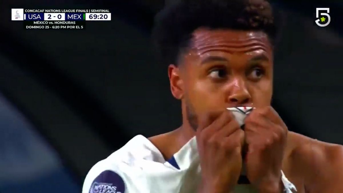 بوسه به پیراهن پاره شده؛ درگیری بازیکنان مکزیک - آمریکا در کونکاکاف